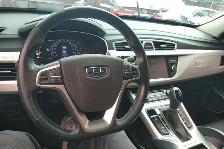 Used Geely Auto Emgrand X7 Sport 2018 1.8TD Automatic Two-Wheel Drive Smart Connect 4G Internet Edition Center Console