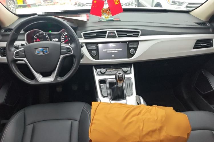 Used Geely Auto Emgrand X7 Sport 2018 2.0L Manual Two-Wheel Drive Zhiya Version Center Console