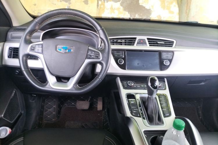 Used Geely Auto Emgrand X7 Sport 2018 Revised Version 1.8TD Automatic Two-Wheel Drive Smart Connectivity 4G-Enabled Edition Center Console