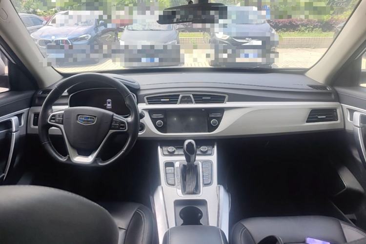 Used Geely Auto Emgrand X7 Sport 2018 1.8TD Automatic Two-Wheel Drive Smart Connect 4G Internet Edition Center Console