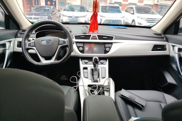 Used Geely Auto Emgrand X7 Sport 2018 1.8TD Automatic Two-Wheel Drive Smart Connect 4G Internet Edition Center Console