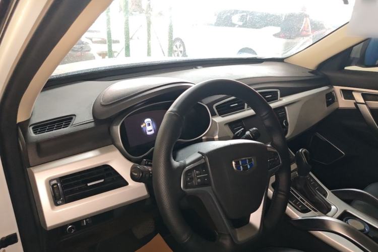 Used Geely Auto Emgrand X7 Sport 2018 1.8TD Automatic Two-Wheel Drive Smart Connect 4G Internet Edition Center Console