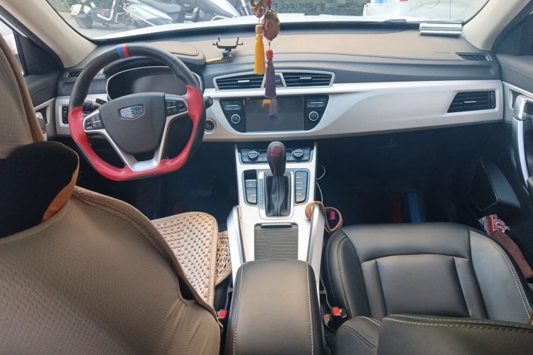 Used Geely Auto Emgrand X7 Sport 2018 1.8TD Automatic Two-Wheel Drive Smart Connect 4G Internet Edition Center Console