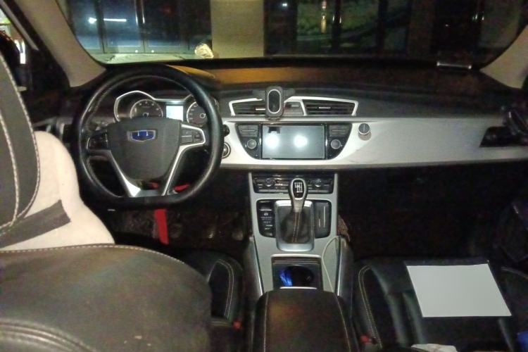 Used Geely Auto Emgrand X7 Sport 2018 2.0L Manual Two-Wheel Drive Zhiya Version Center Console