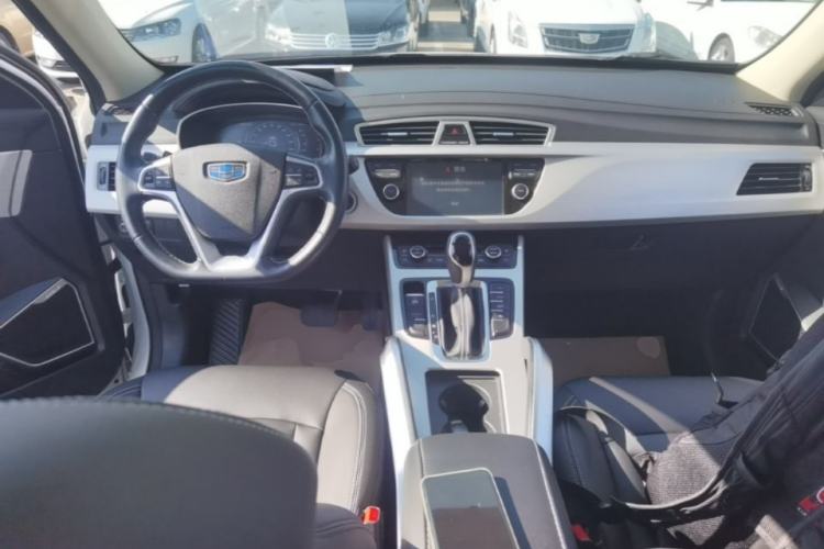 Used Geely Auto Emgrand X7 Sport 2018 1.8TD Automatic Two-Wheel Drive Smart Connect 4G Internet Edition Center Console