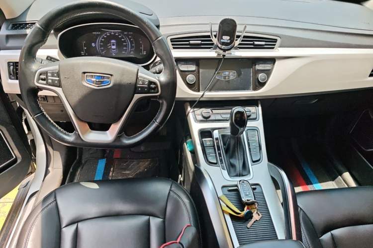 Used Geely Auto Emgrand X7 Sport 2018 1.8TD Automatic Two-Wheel Drive Smart Connect 4G Internet Edition Center Console