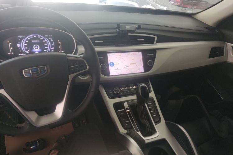 Used Geely Auto Emgrand X7 Sport 2018 1.8TD Automatic Two-Wheel Drive Smart Connect 4G Internet Edition Center Console
