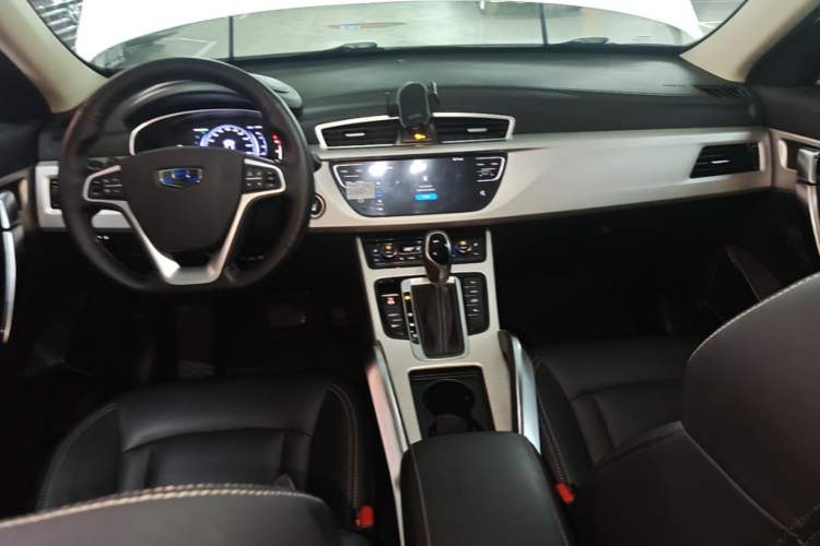 Used Geely Auto Emgrand X7 Sport 2018 1.8TD Automatic Two-Wheel Drive Smart 4G Connected Version Center Console