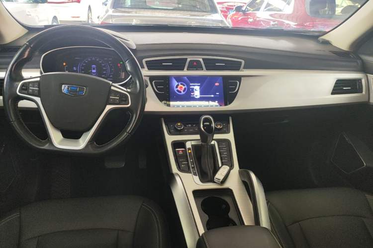 Used Geely Auto Emgrand X7 Sport 2018 1.8TD Automatic Two-Wheel Drive Smart Connect 4G Internet Edition Center Console