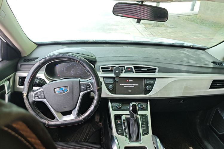 Used Geely Auto Emgrand X7 Sport 2018 1.8TD Automatic Two-Wheel Drive Smart Connect 4G Internet Edition Center Console