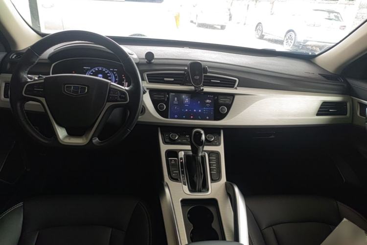 Used Geely Auto Emgrand X7 Sport 2018 1.8TD Automatic Two-Wheel Drive Smart Connect 4G Internet Edition Center Console