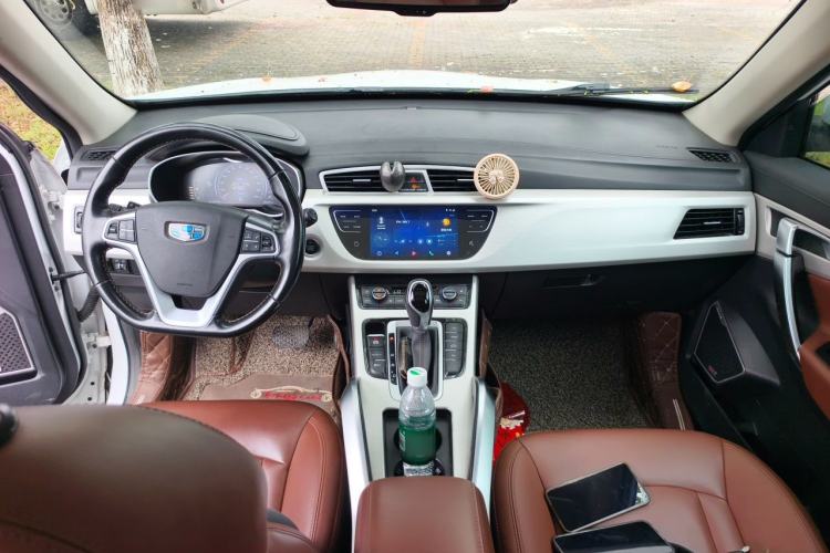 Used Geely Auto Emgrand X7 Sport 2018 1.8TD Automatic Two-Wheel Drive ZhiZun Model with 4G Connectivity Center Console