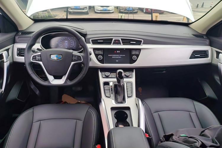 Used Geely Auto Emgrand X7 Sport 2018 1.8TD Automatic Two-Wheel Drive Smart Connect 4G Internet Edition Center Console