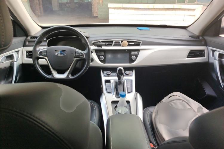 Used Geely Auto Emgrand X7 Sport 2018 Revised Version 1.8TD Automatic Two-Wheel Drive Smart Connectivity 4G-Enabled Edition Center Console