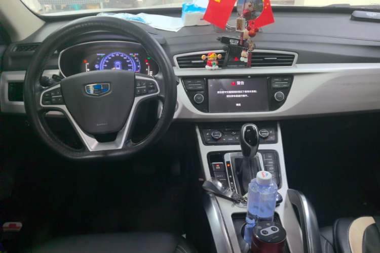 Used Geely Auto Emgrand X7 Sport 2018 1.8TD Automatic Two-Wheel Drive Smart Connect 4G Internet Edition Center Console