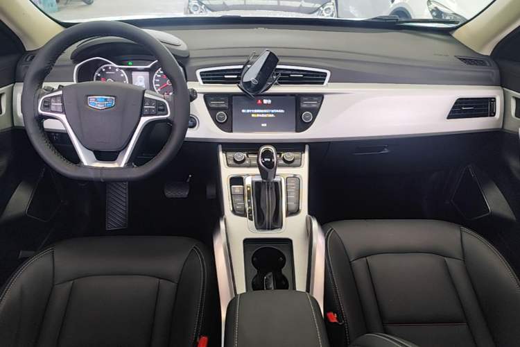 Used Geely Auto Emgrand X7 Sport 2018 1.8TD Automatic Two-Wheel Drive Zhiya Model Center Console