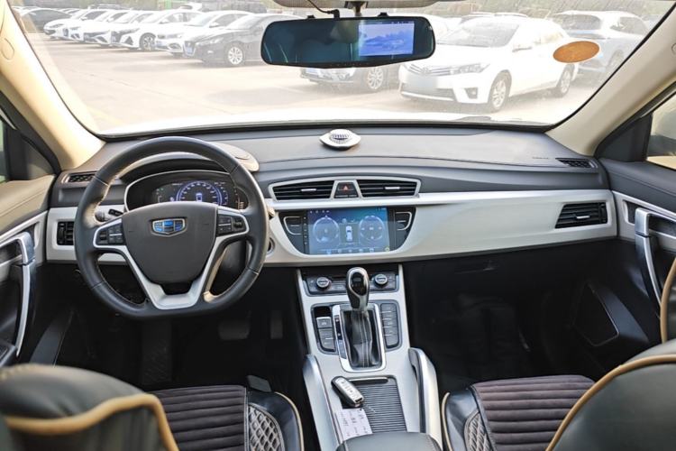 Used Geely Auto Emgrand X7 Sport 2018 1.8TD Automatic Two-Wheel Drive Smart Connect 4G Internet Edition Center Console