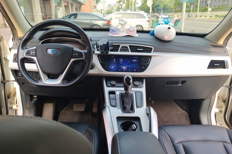Used Geely Auto Emgrand X7 Sport 2018 1.8TD Automatic Two-Wheel Drive Smart 4G Connected Version Center Console