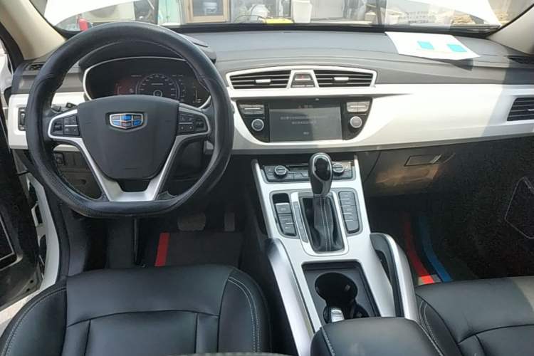 Used Geely Auto Emgrand X7 Sport 2018 1.8TD Automatic Two-Wheel Drive Smart Connect 4G Internet Edition Center Console