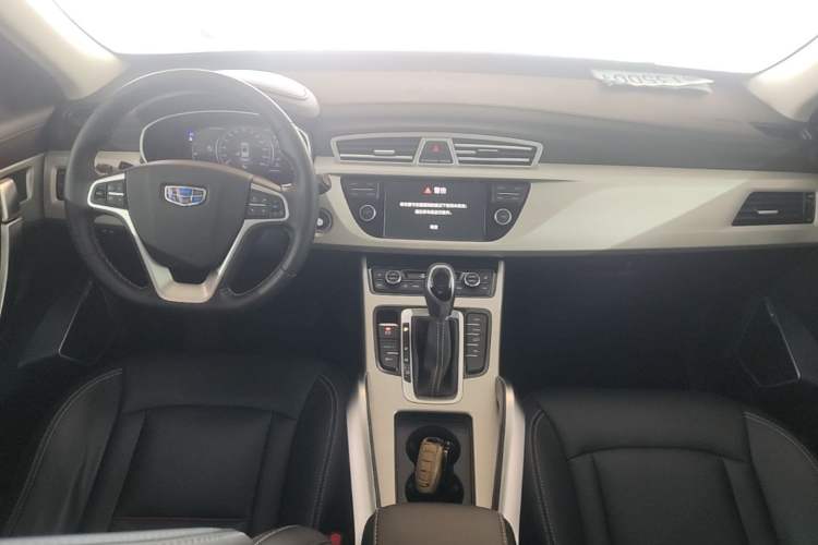 Used Geely Auto Emgrand X7 Sport 2018 1.8TD Automatic Two-Wheel Drive Smart Connect 4G Internet Edition Center Console
