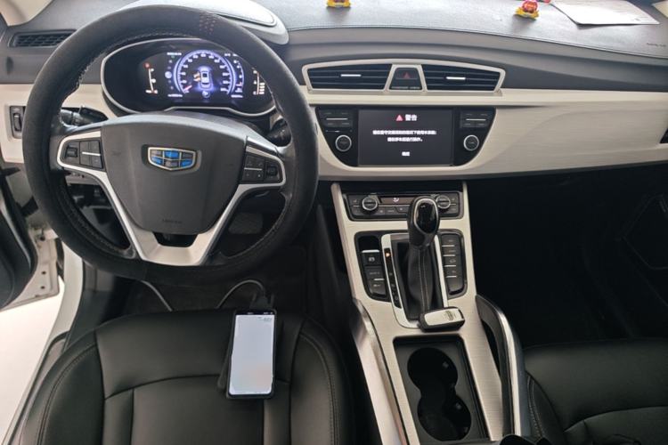 Used Geely Auto Emgrand X7 Sport 2018 1.8TD Automatic Two-Wheel Drive Smart Connect 4G Internet Edition Center Console