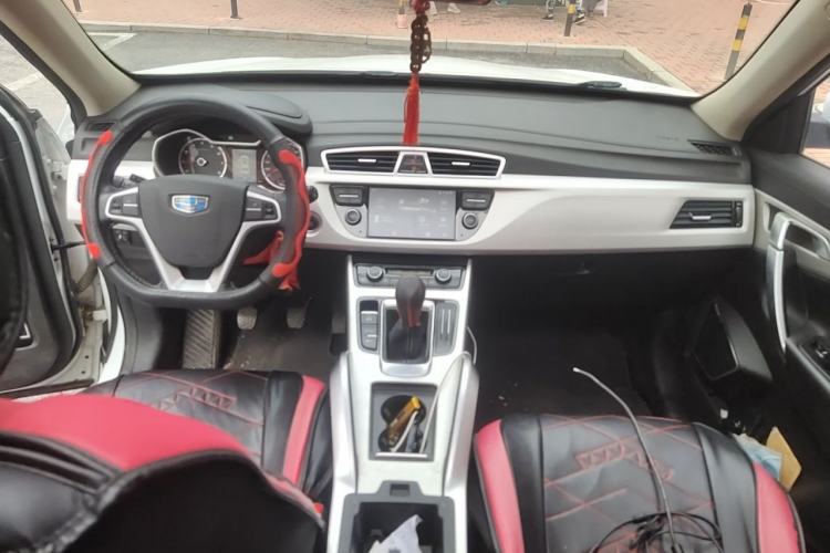 Used Geely Auto Emgrand X7 Sport 2018 2.0L Manual Two-Wheel Drive Zhiya Version Center Console