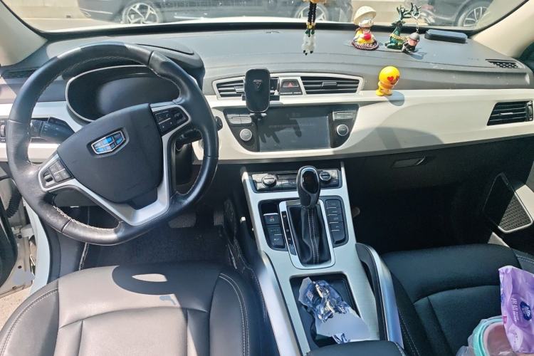 Used Geely Auto Emgrand X7 Sport 2018 1.8TD Automatic Two-Wheel Drive Smart Connect 4G Internet Edition Center Console