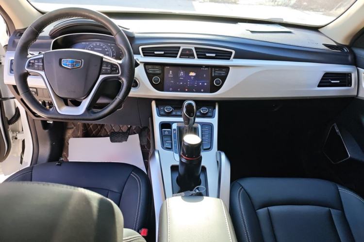 Used Geely Auto Emgrand X7 Sport 2018 1.8TD Automatic Two-Wheel Drive Smart Connect 4G Internet Edition Center Console