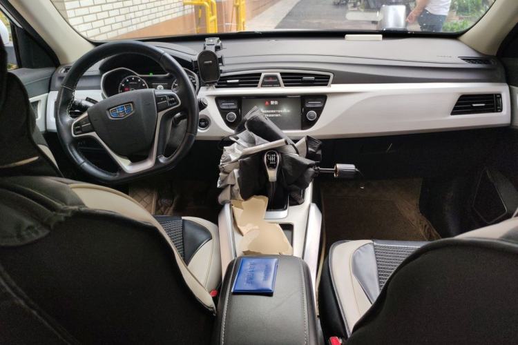 Used Geely Auto Emgrand X7 Sport 2018 1.8TD Manual Two-Wheel Drive Zhiya Model Center Console