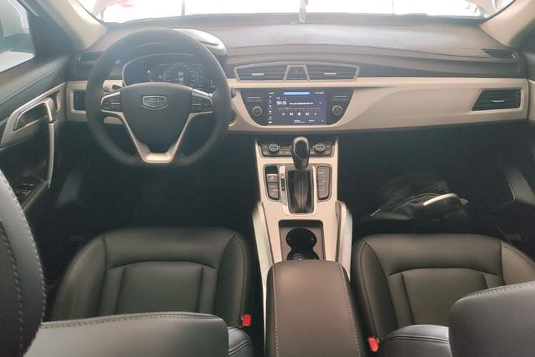 Used Geely Auto Emgrand X7 Sport 2018 1.8TD Automatic Two-Wheel Drive Smart Connect 4G Internet Edition Center Console