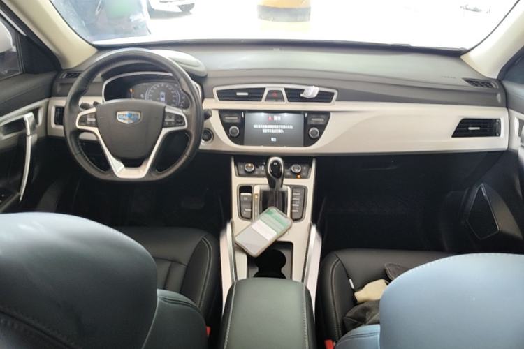 Used Geely Auto Emgrand X7 Sport 2018 1.8TD Automatic Two-Wheel Drive Smart Connect 4G Internet Edition Center Console