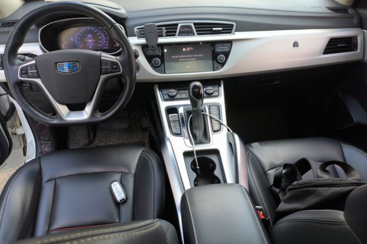 Used Geely Auto Emgrand X7 Sport 2018 1.8TD Automatic Two-Wheel Drive Smart Connect 4G Internet Edition Center Console