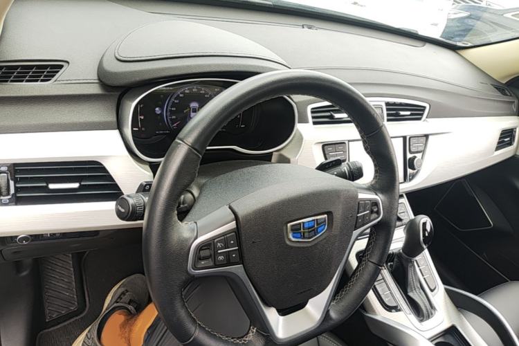 Used Geely Auto Emgrand X7 Sport 2018 1.8TD Automatic Two-Wheel Drive Smart Connect 4G Internet Edition Center Console