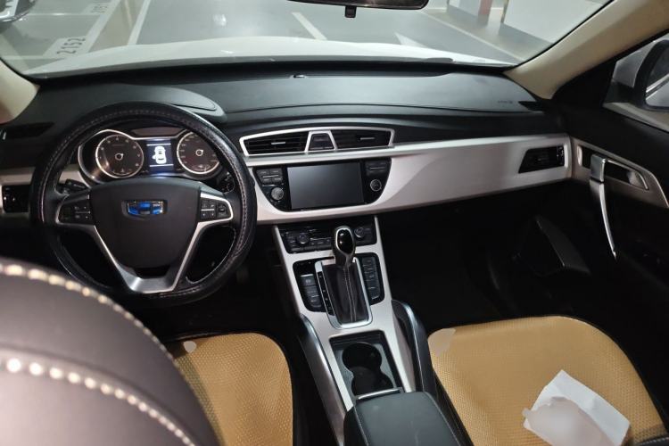 Used Geely Auto Emgrand X7 Sport 2018 1.8TD Automatic Two-Wheel Drive Zhiya Model Center Console