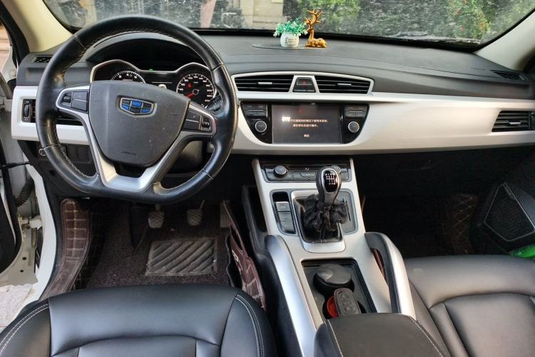 Used Geely Auto Emgrand X7 Sport 2018 2.0L Manual Two-Wheel Drive Zhiya Version Center Console