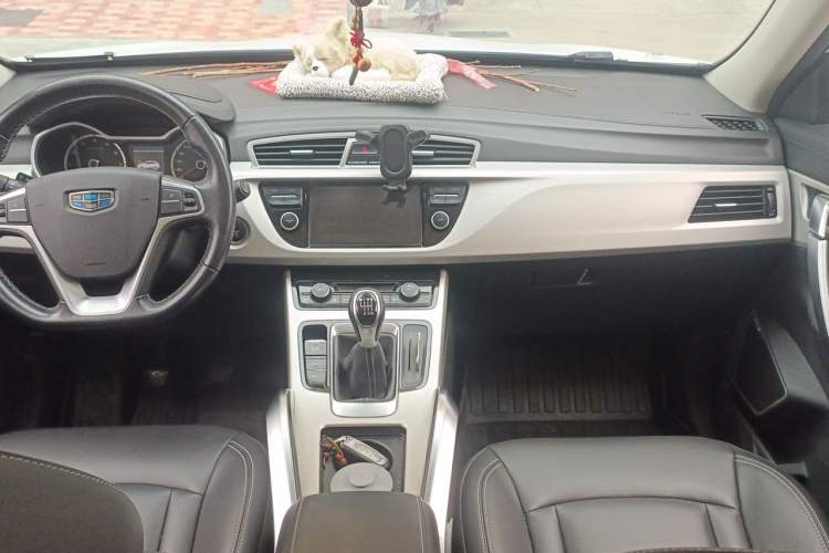 Used Geely Auto Emgrand X7 Sport 2018 2.0L Manual Two-Wheel Drive Zhiya Version Center Console