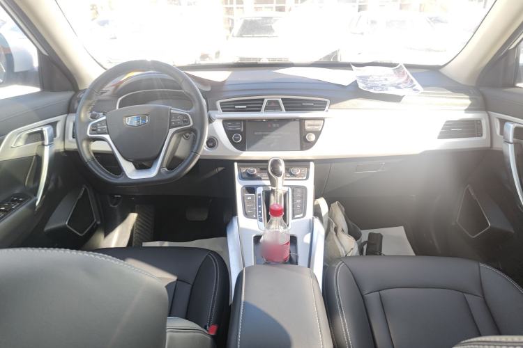 Used Geely Auto Emgrand X7 Sport 2018 1.8TD Automatic Two-Wheel Drive Smart Connect 4G Internet Edition Center Console