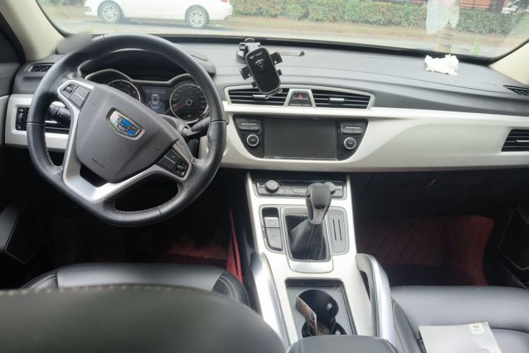Used Geely Auto Emgrand X7 Sport 2018 2.0L Manual Two-Wheel Drive Zhiya Version Center Console