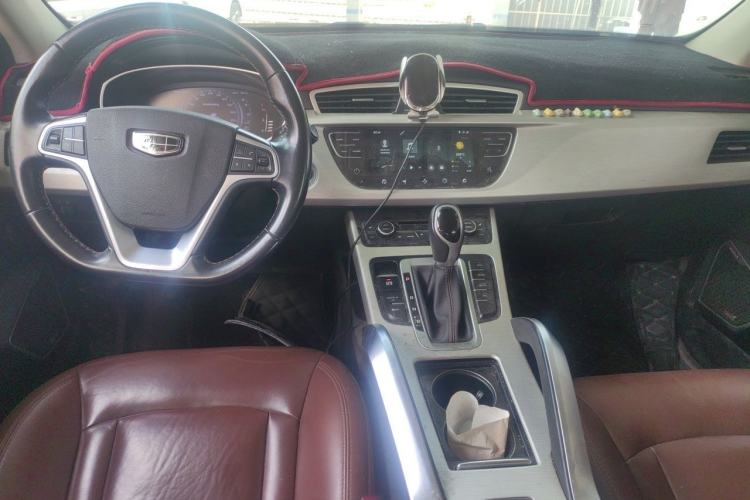 Used Geely Auto Emgrand X7 Sport 2018 1.8TD Automatic Two-Wheel Drive ZhiZun Model with 4G Connectivity Center Console