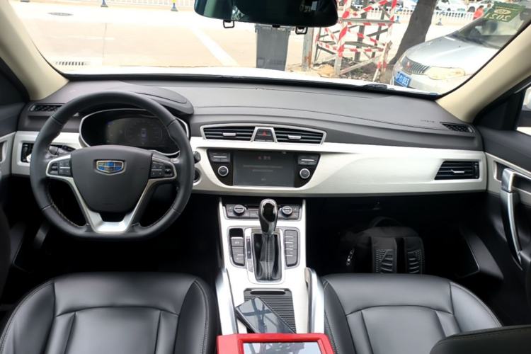 Used Geely Auto Emgrand X7 Sport 2018 1.8TD Automatic Two-Wheel Drive Smart Connect 4G Internet Edition Center Console