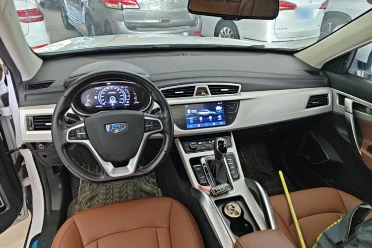 Used Geely Auto Emgrand X7 Sport 2018 1.8TD Automatic Two-Wheel Drive ZhiZun Model with 4G Connectivity Center Console