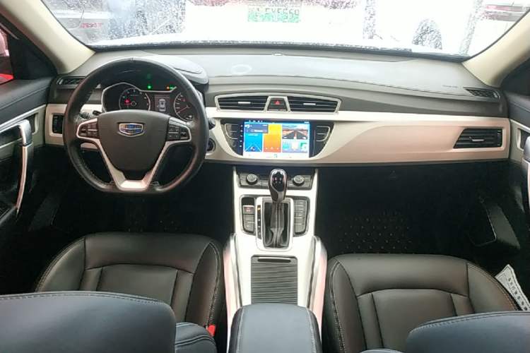 Used Geely Auto Emgrand X7 Sport 2018 1.8TD Automatic Two-Wheel Drive Zhiya Model Center Console