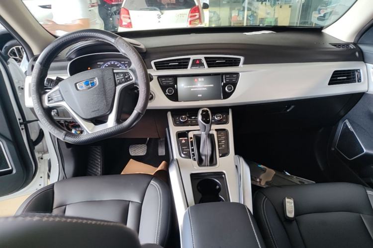 Used Geely Auto Emgrand X7 Sport 2018 1.8TD Automatic Two-Wheel Drive Smart Connect 4G Internet Edition Center Console