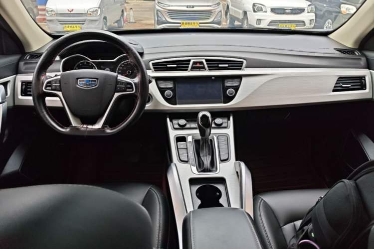 Used Geely Auto Emgrand X7 Sport 2018 1.8TD Automatic Two-Wheel Drive Zhiya Model Center Console