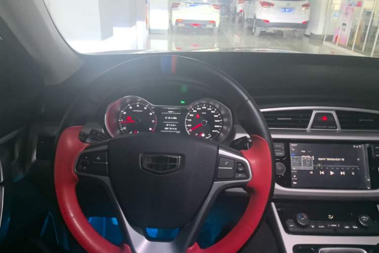 Used Geely Auto Emgrand X7 Sport 2018 2.0L Manual Two-Wheel Drive Zhiya Version Center Console