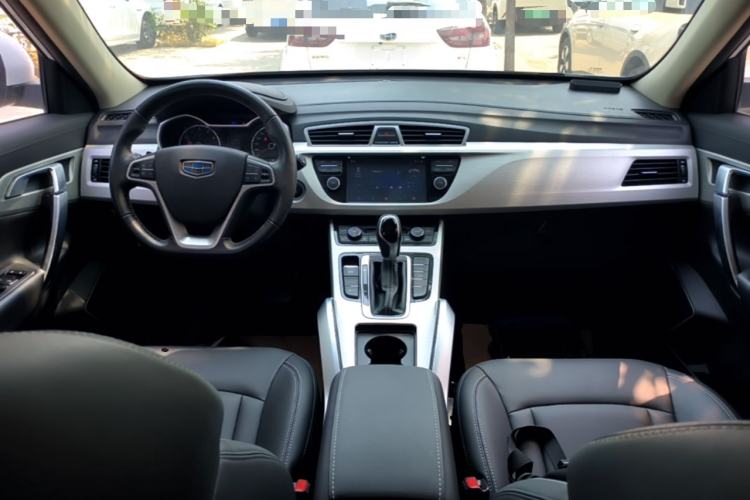 Used Geely Auto Emgrand X7 Sport 2018 1.8TD Automatic Two-Wheel Drive Zhiya Model Center Console