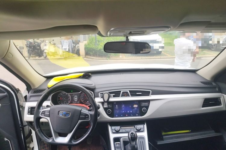 Used Geely Auto Emgrand X7 Sport 2018 2.0L Manual Two-Wheel Drive Zhiya Version Center Console