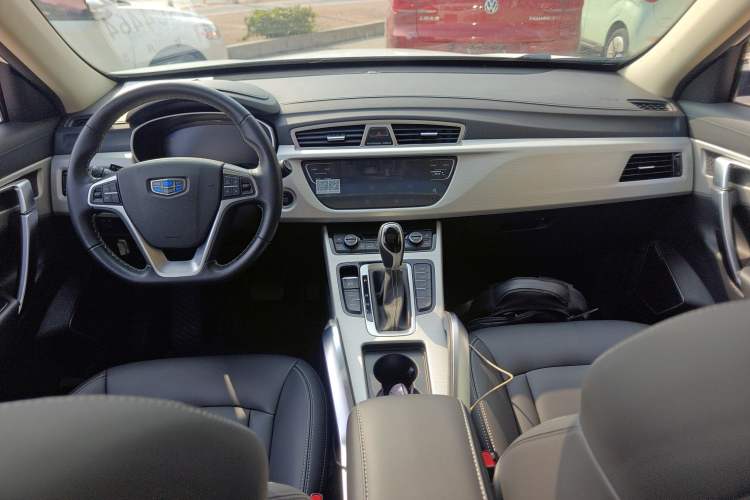 Used Geely Auto Emgrand X7 Sport 2018 1.8TD Automatic Two-Wheel Drive Smart 4G Connected Version Center Console