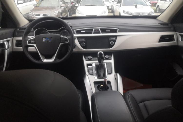 Used Geely Auto Emgrand X7 Sport 2018 1.8TD Automatic Two-Wheel Drive Zhiya Model Center Console