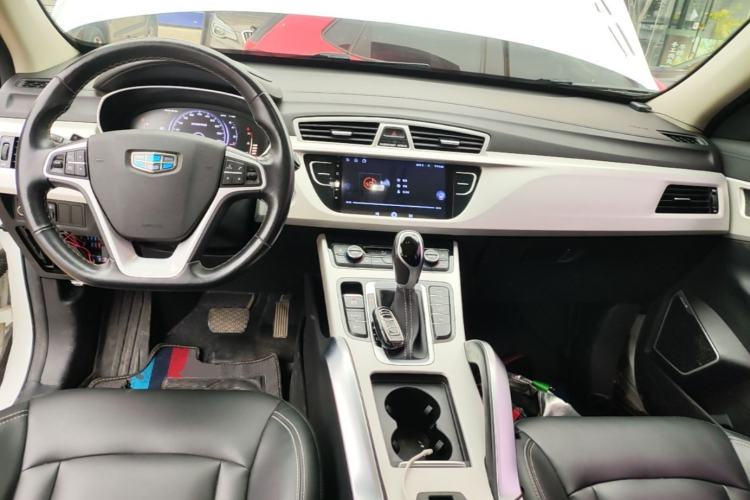 Used Geely Auto Emgrand X7 Sport 2018 1.8TD Automatic Two-Wheel Drive Smart Connect 4G Internet Edition Center Console